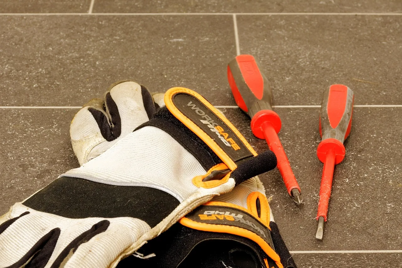 occupational safety, protection, gloves, working gloves, protective gloves, screwdriver, craft, handyman, work, workers, construction site, working gloves, working gloves, protective gloves, protective gloves, protective gloves, protective gloves, screwdriver, screwdriver, handyman, handyman, handyman, handyman, handyman. Handyman compliance checklist: questions before day one