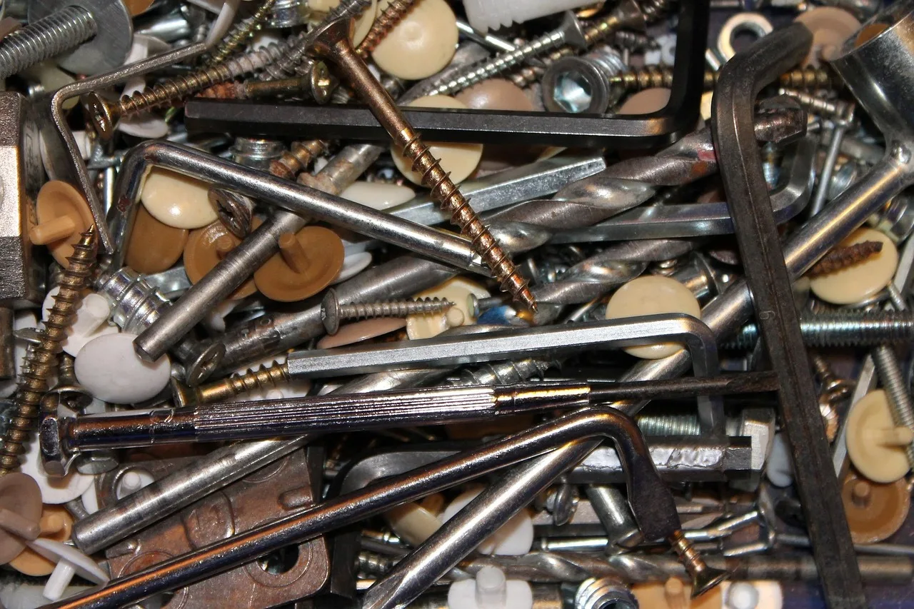 screws, screwdriver, tool, handyman, drill, bits and pieces, allen key, metal. When a handyman referral fee beats a paid lead